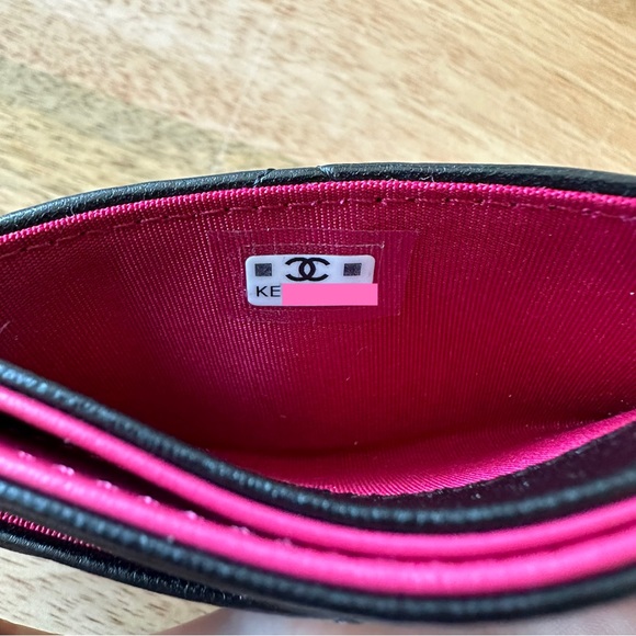 🆕 Authentic Chanel Black Quilted Lambskin Card Holder w/Gold Enamel CC Heart - Picture 11 of 14